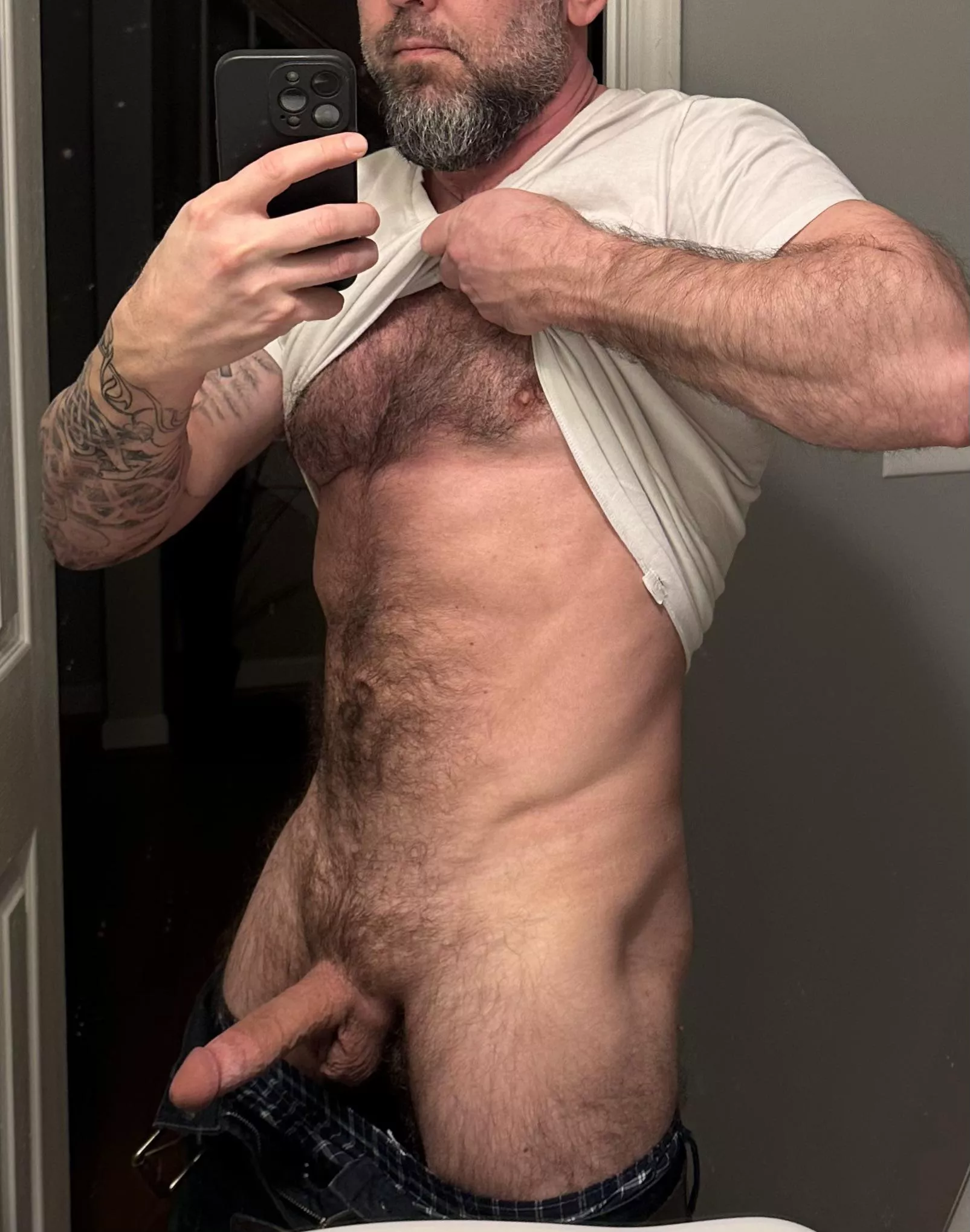 You’re at ur best friends and catch her dad taking this pic…what’s ur next move(45)