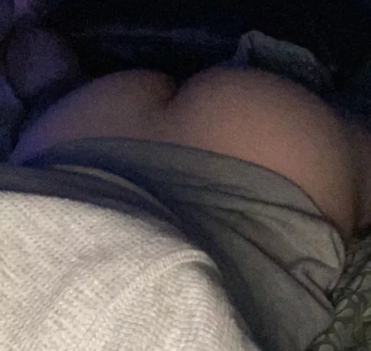 18 bttm here looking for someone fit, freaky, n fun… so let’s play HORNED AF AND I HAVE A DILDO ;) (snap:sexyyyalexxx)