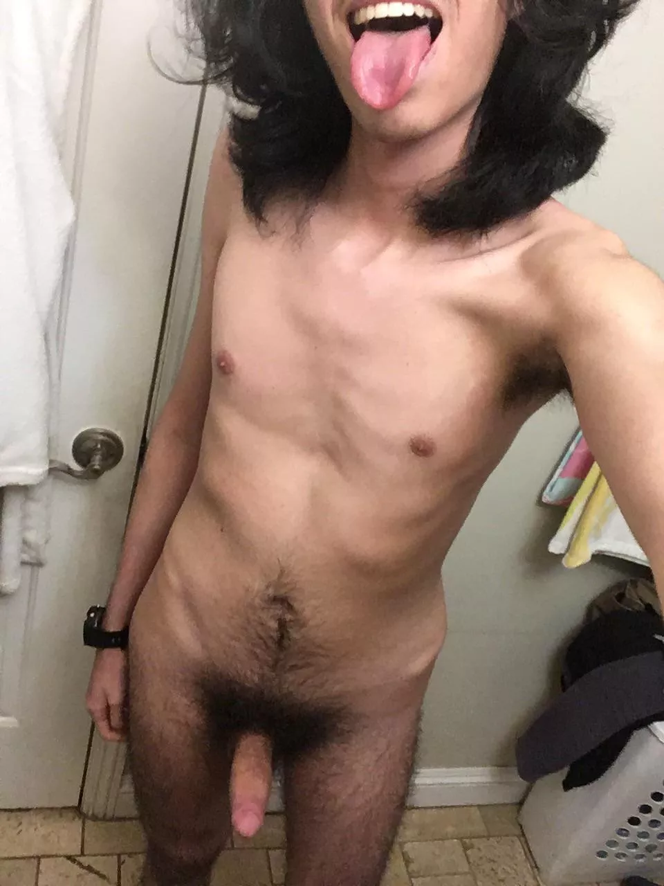 21, I love chubby guys who show off their bodies 🤤