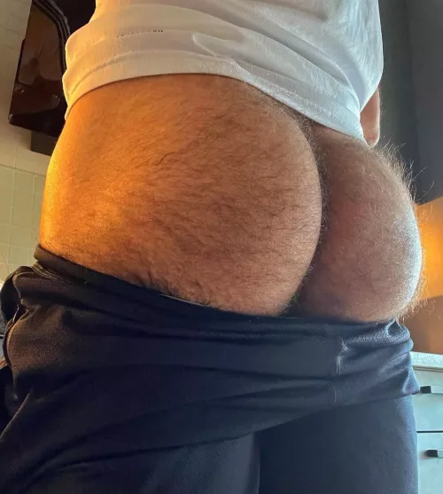 25 DL bottom bro with a big furry ass.😏 DM me or add my snap: Sctyf3