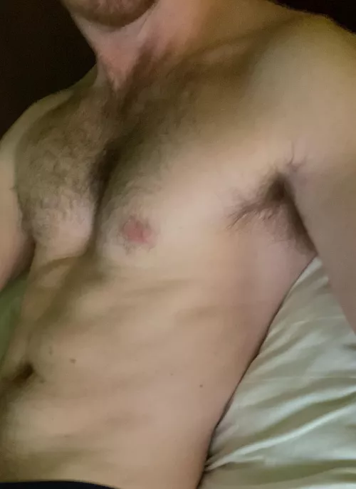 28 fit jock, horny as fuck, looking for younger. I’ll be your big bro or daddy. Show face. Add johjox0