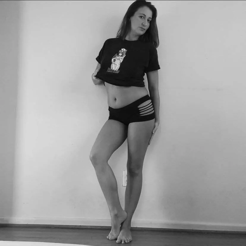 40F Wanna HOOK UP with my LEGS?