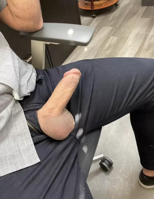 (41) Come in my office for a quick meeting.