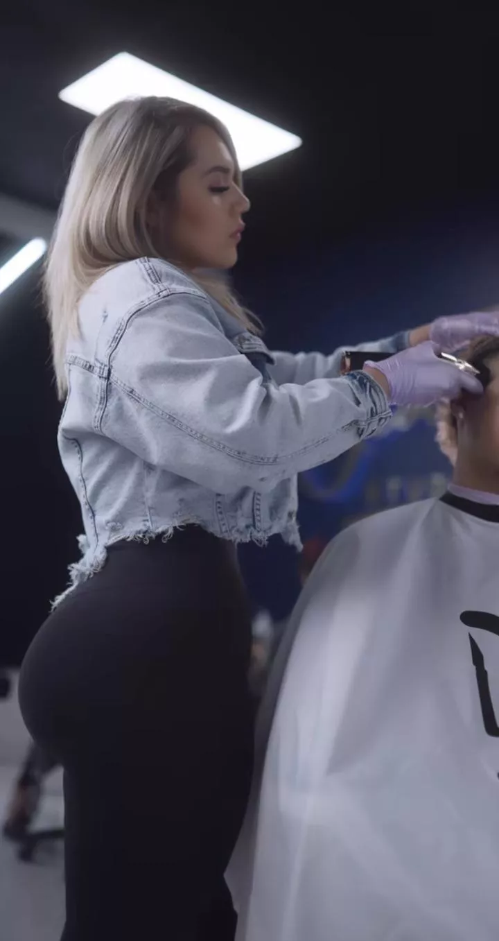 allison_cuts got a fat gym booty