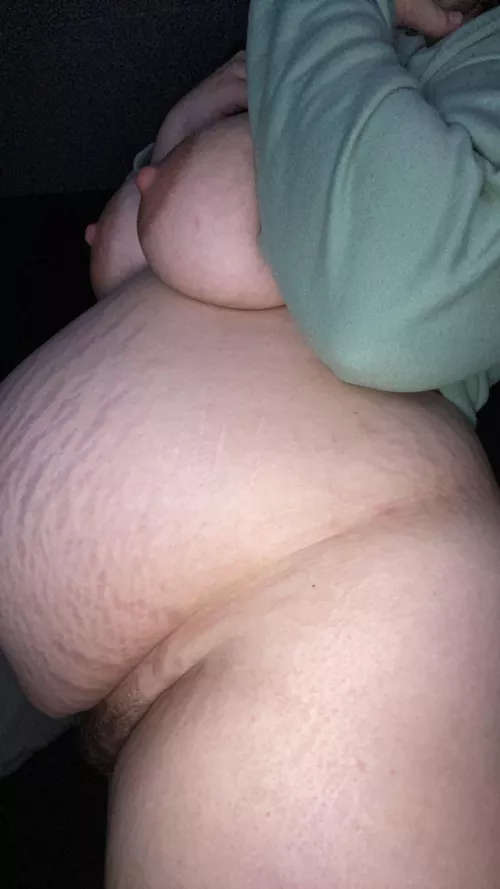 beautifully stretched out 😏 4 more days of my belly