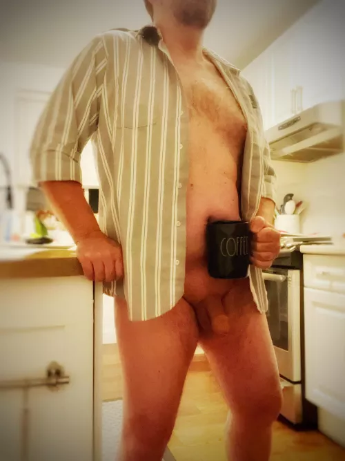 Coffee needed before a 10hr shift! Who wants to persuade me to something else 😉😉 Happy Friday CGW...