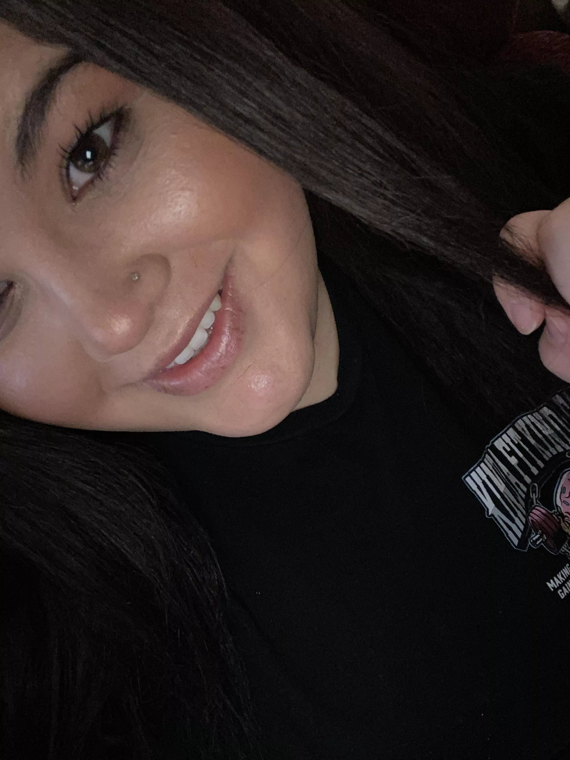 DM me! I’m bored 😩