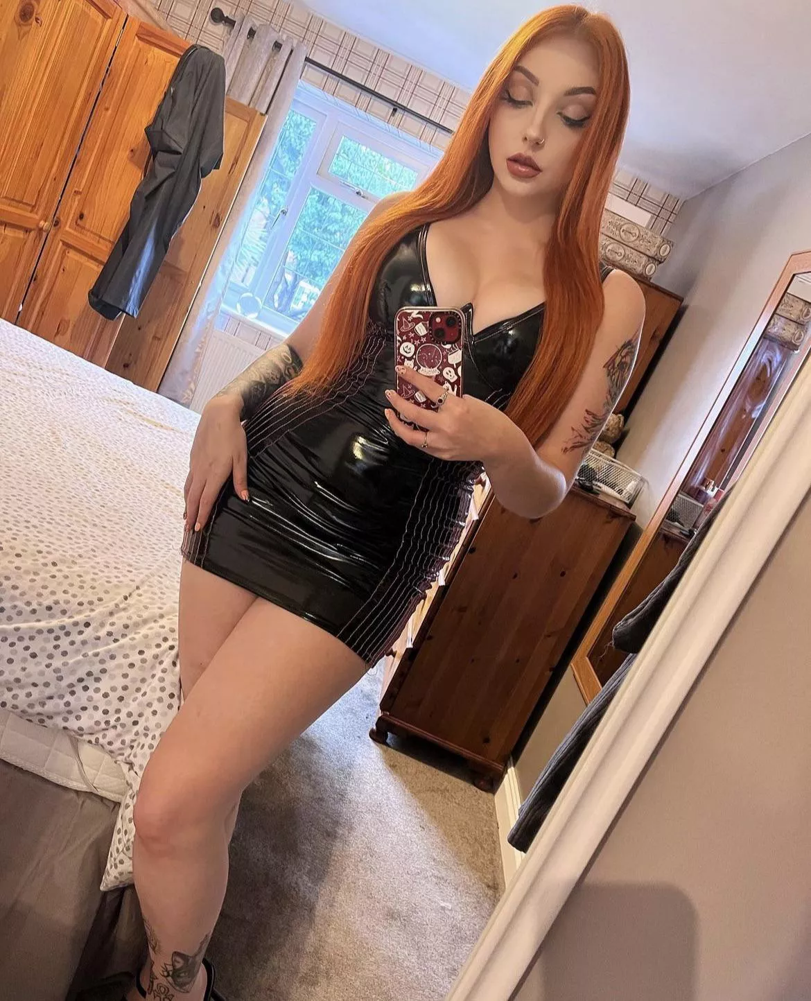 [domme] Got myself all ready for tonight. Hope your leash is on!