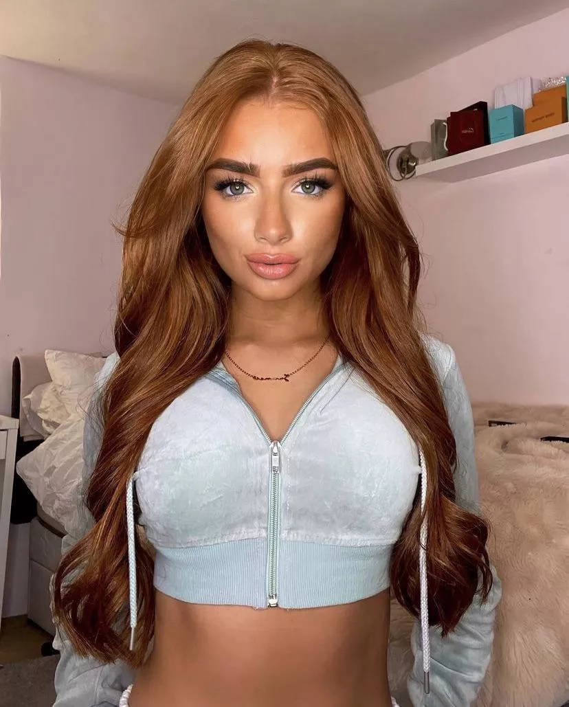 eye contact 🤤, would you unzip it? 😈🍒