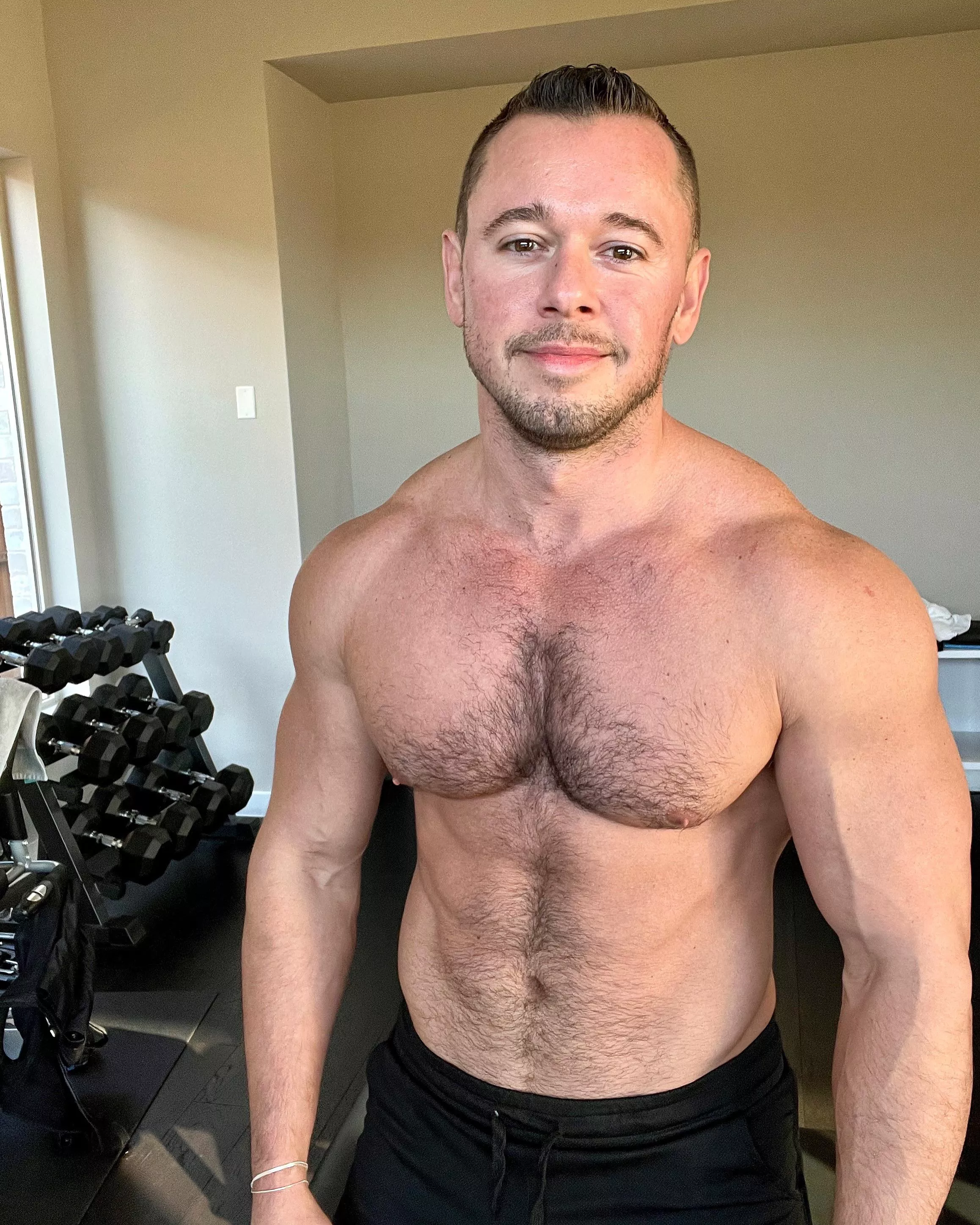 Getting in my morning workout now 💪🏼 Will you be getting in your workout today?