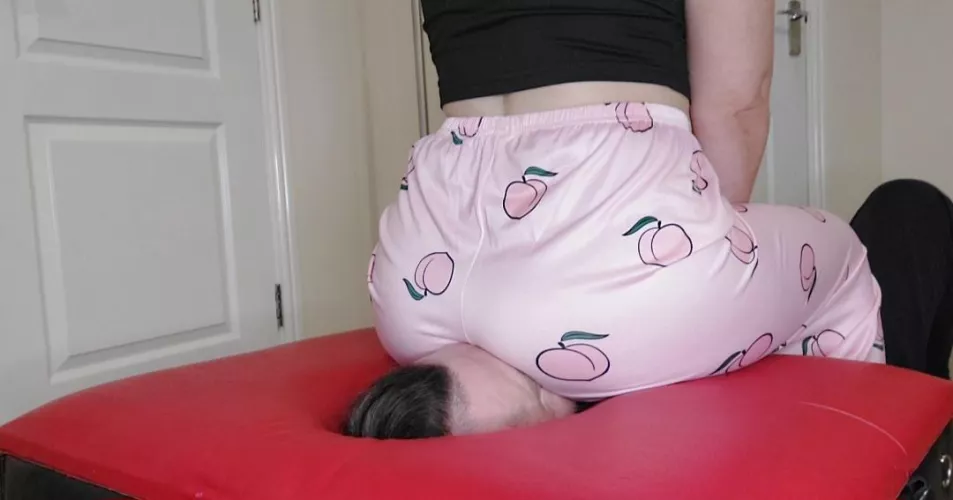 Goddess and the Giant Peach 🍑 😉