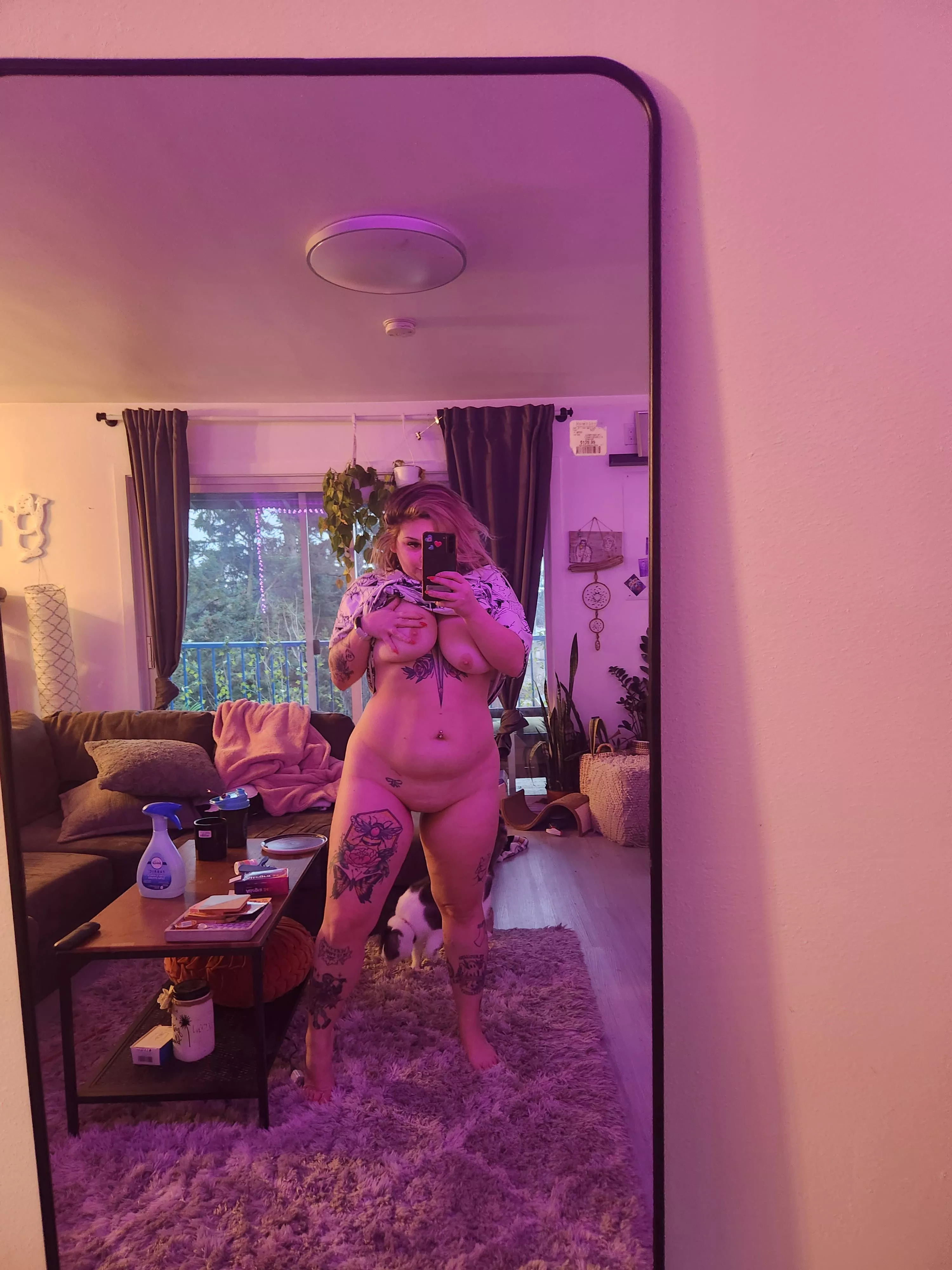 good morning are you down to cuddle & fuck on the couch?