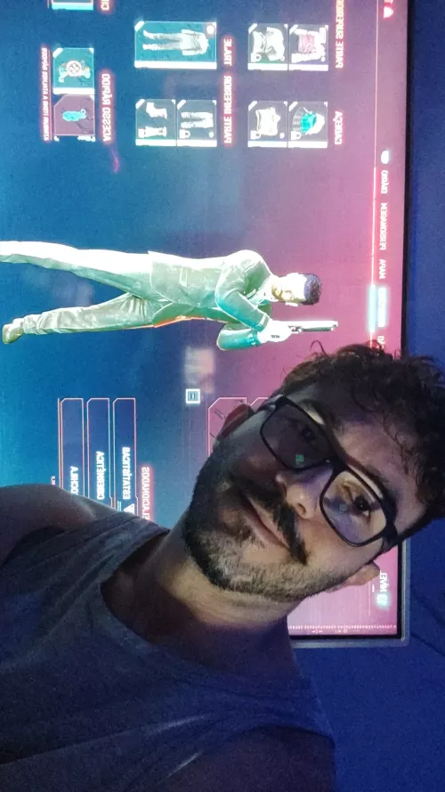 Hey bros, is anyone there still into Cyberpunk 2077?