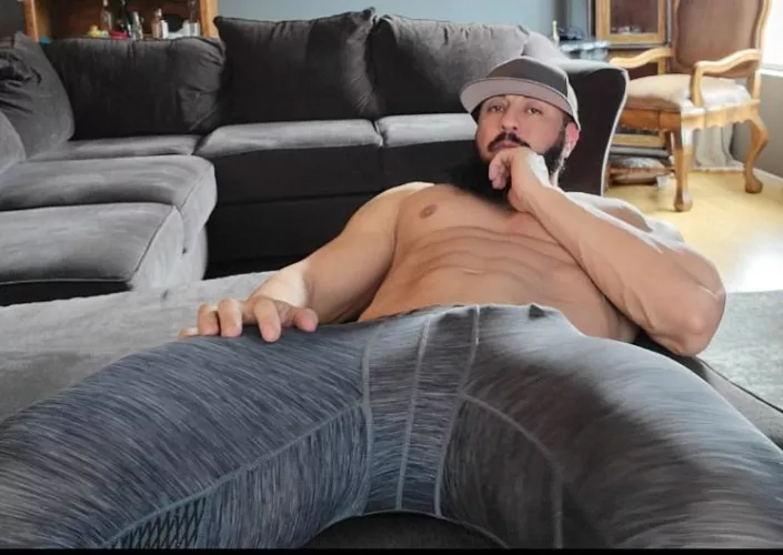 how's it going? 6'3 260 man meat wants to play!!