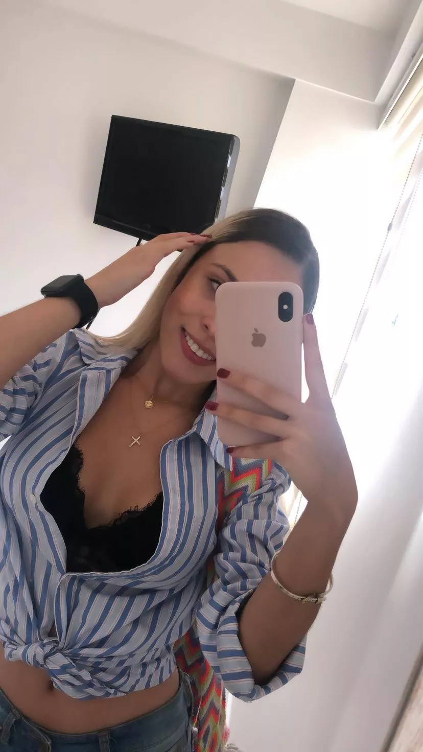 I can’t taste my lips, you do it for me!