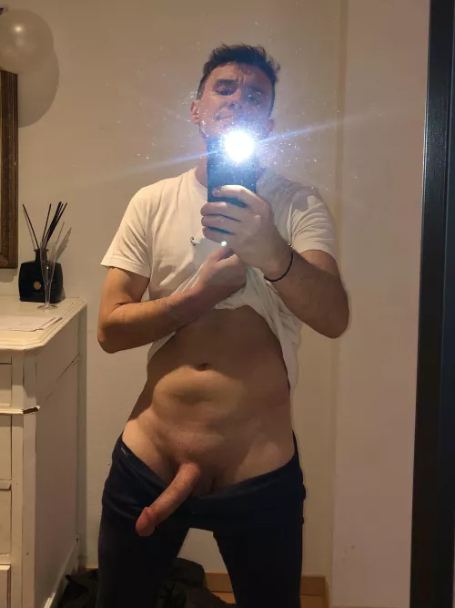 I like to show off my cock