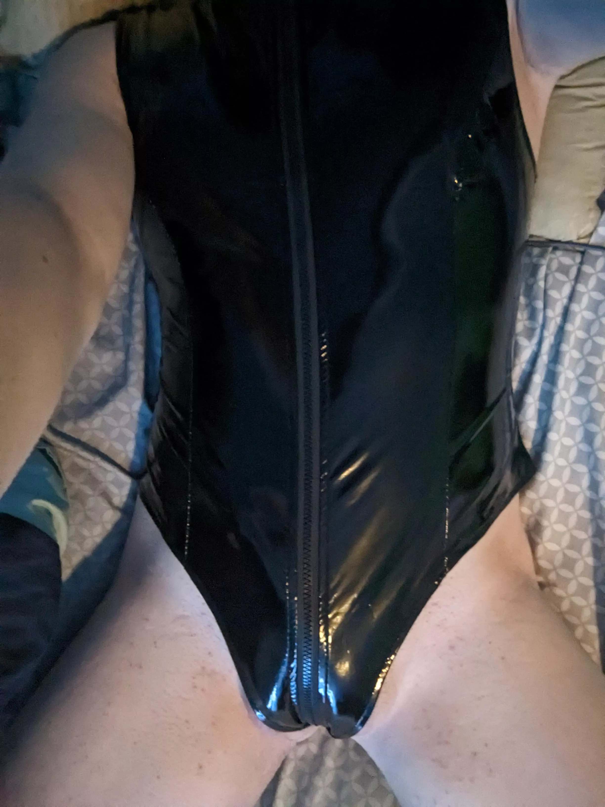 I wish the outfit was tighter