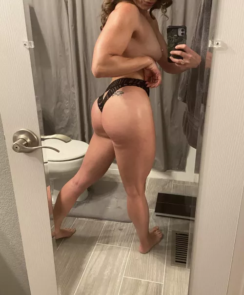 It’s hump day everyday 🍑