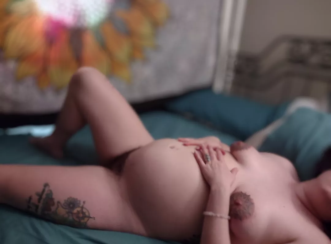 Someone help!! I'm 3 days past my due date!...sex does helps induce, right? 😏😘