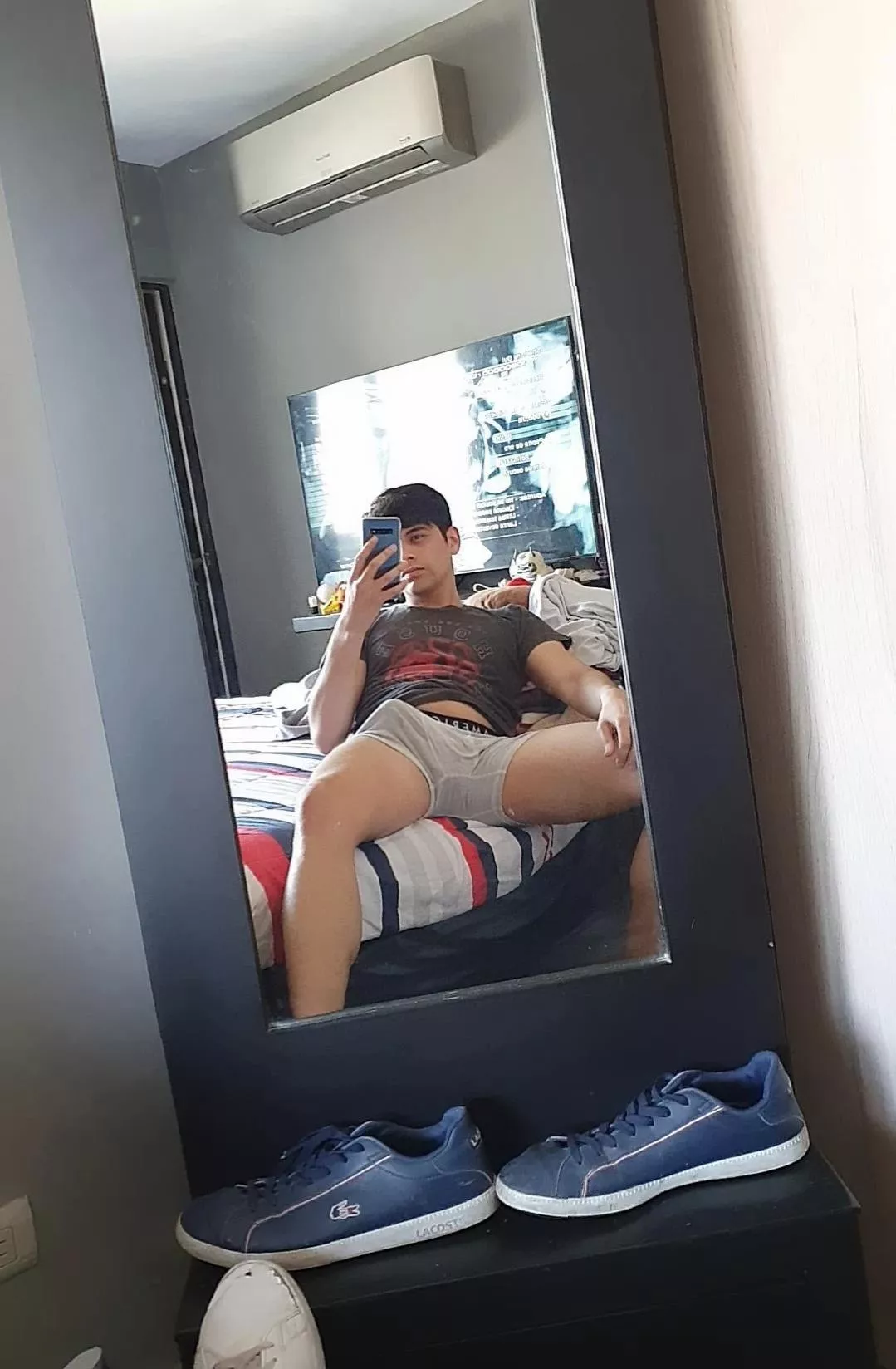 take a seat here while screaming dracarys 🔥 for me 😂