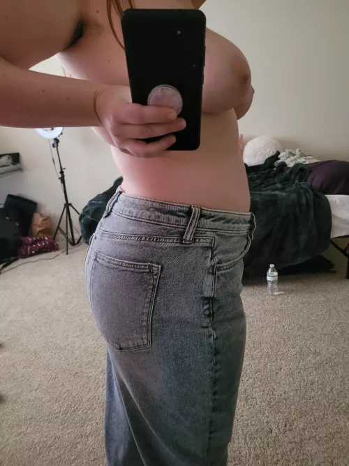 Topless sideview, yummy