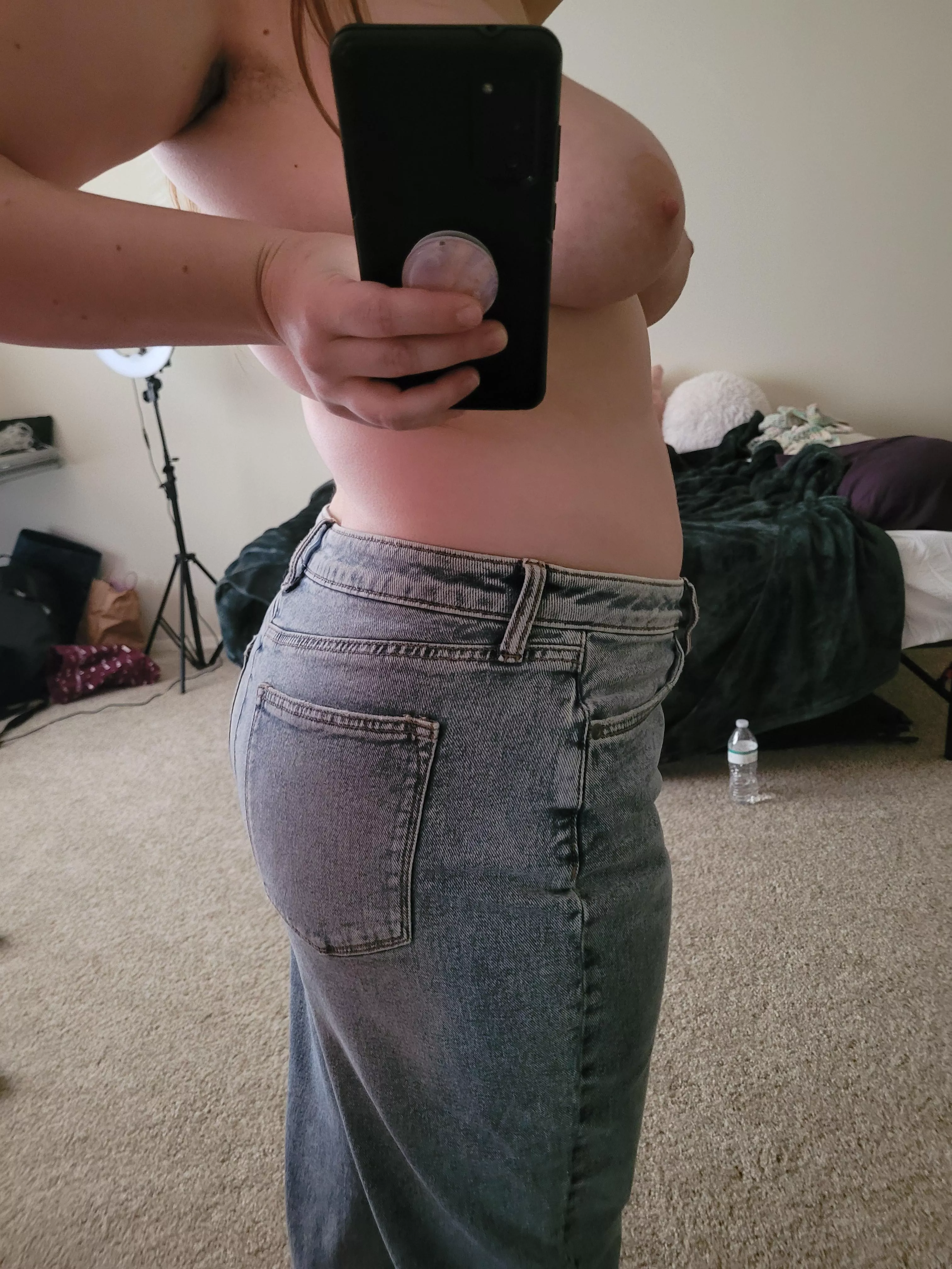 Topless sideview, yummy