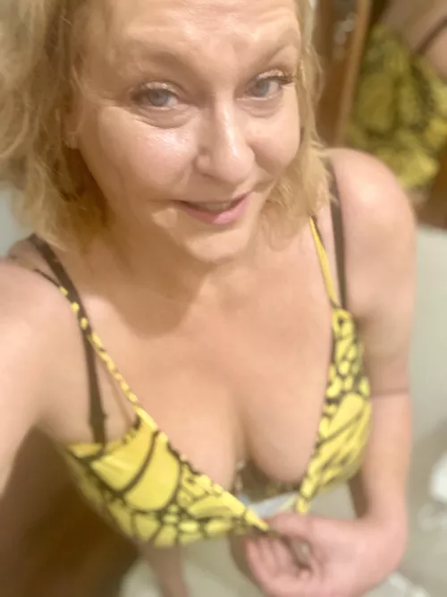 Wanna look down a Tess dress?