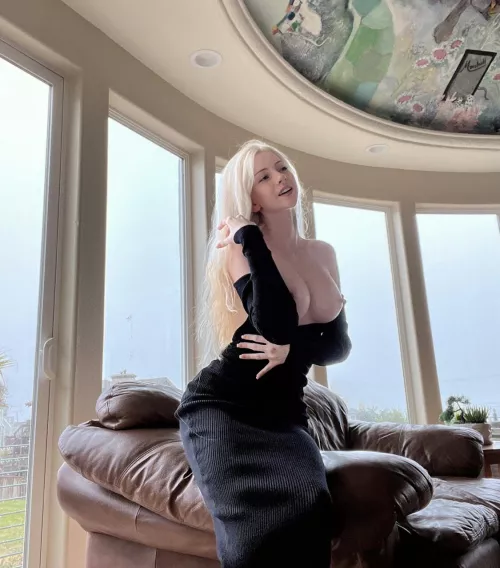 When you wanna be elegant and a fuckdoll at the same time