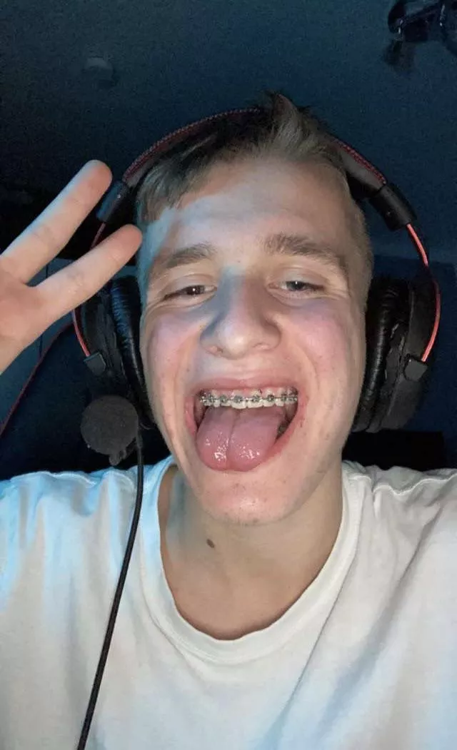 Will you cum tribute me? My tongue is waiting