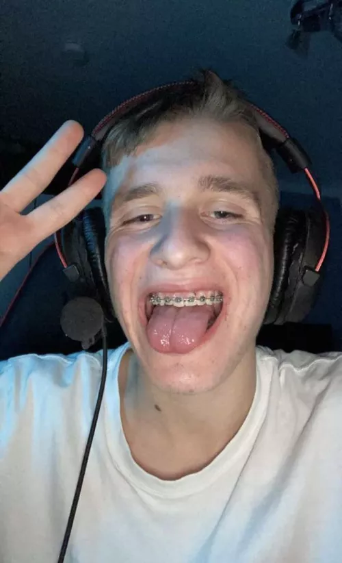 Will you cum tribute me? My tongue is waiting