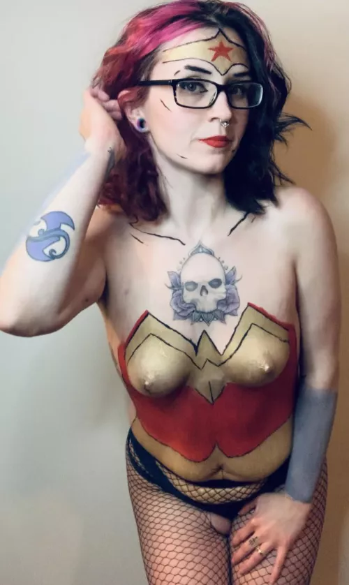 Wonderwomen body paint