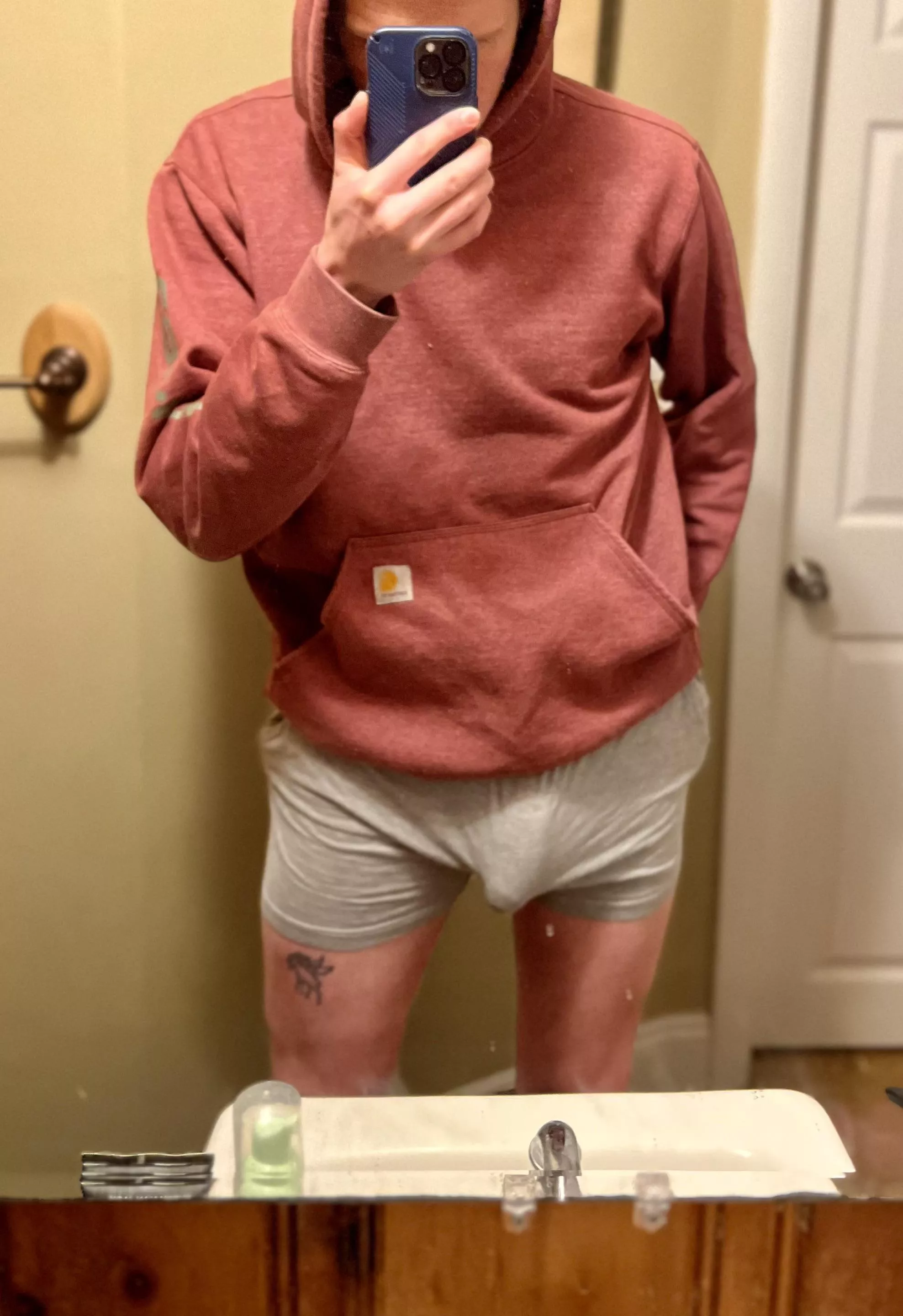 (24) My last tinder date told me she couldn’t stop thinking about my bulge at work