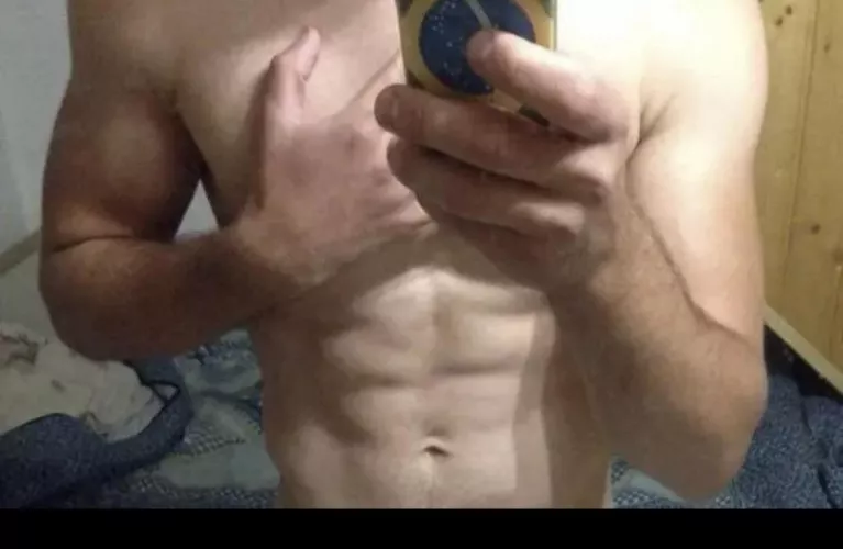 28yo fit hot for live jerkoff. Need some smooth twink. Add me if fit up to my age sna.p: lukebernic