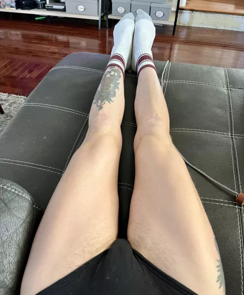 A full gap between my hairy legs