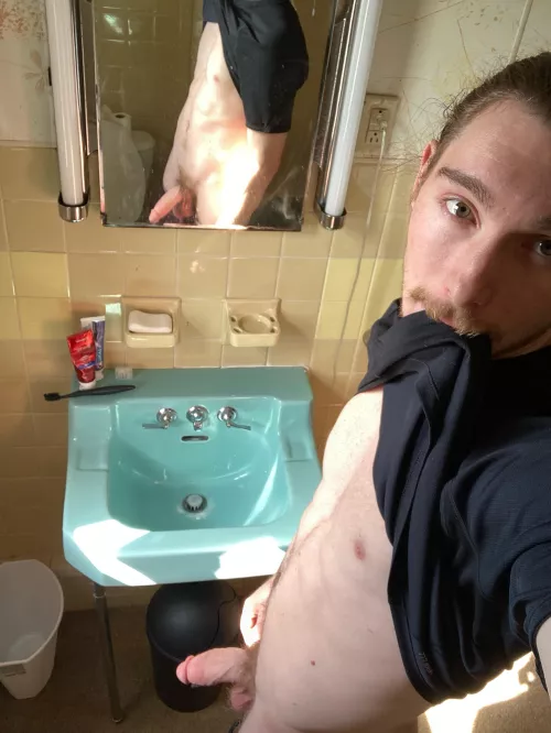 After work, my outfit made me feel like I looked good today, showing off some defined details 😏 I think I also look good with out the fit though too, looking fit 😉 haha