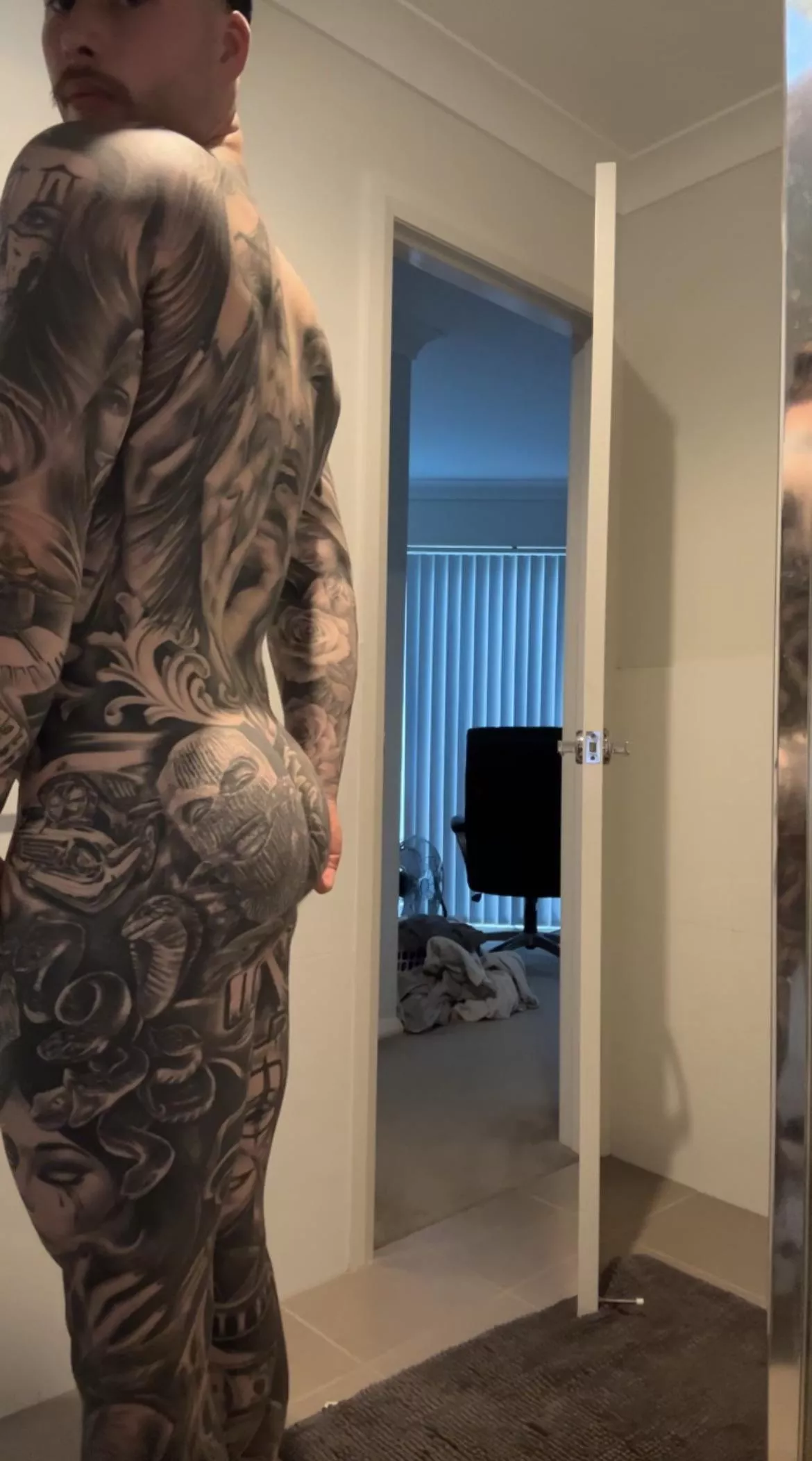 Any ladies eat ass?!?