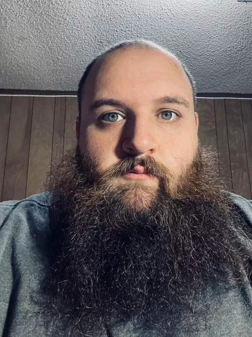 Are there actually any ladies here that like big hairy bearded guys? Let’s chat. (31)