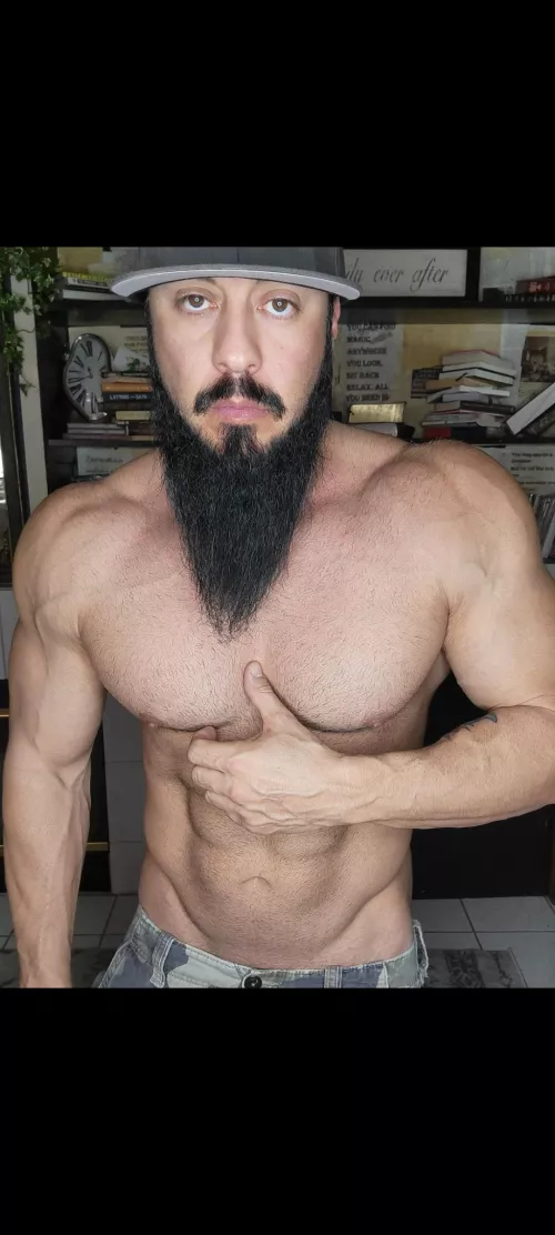 army stud here wants to play!! 6'3 260 man meat!