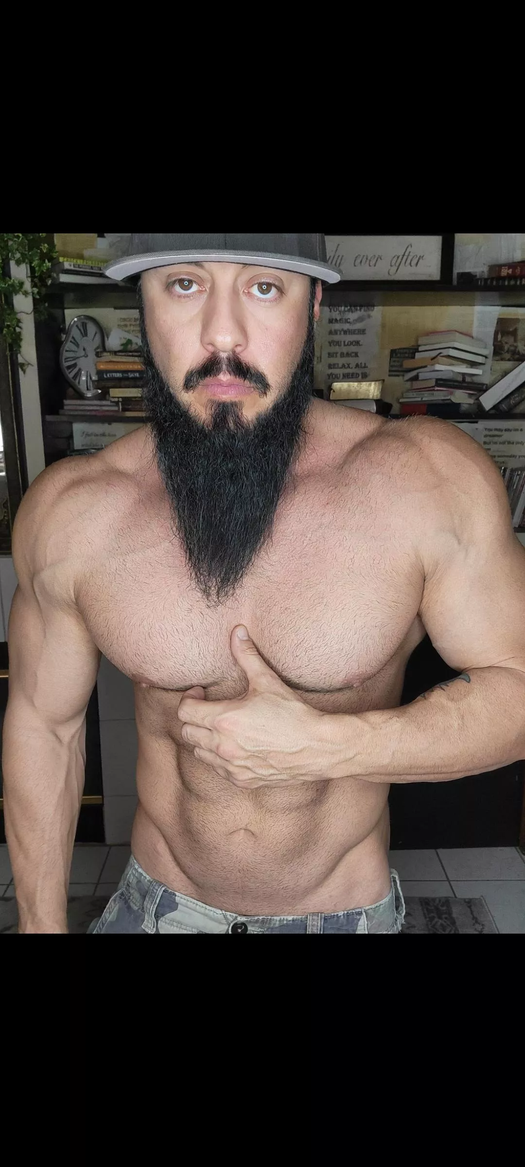 army stud here wants to play!! 6'3 260 man meat!