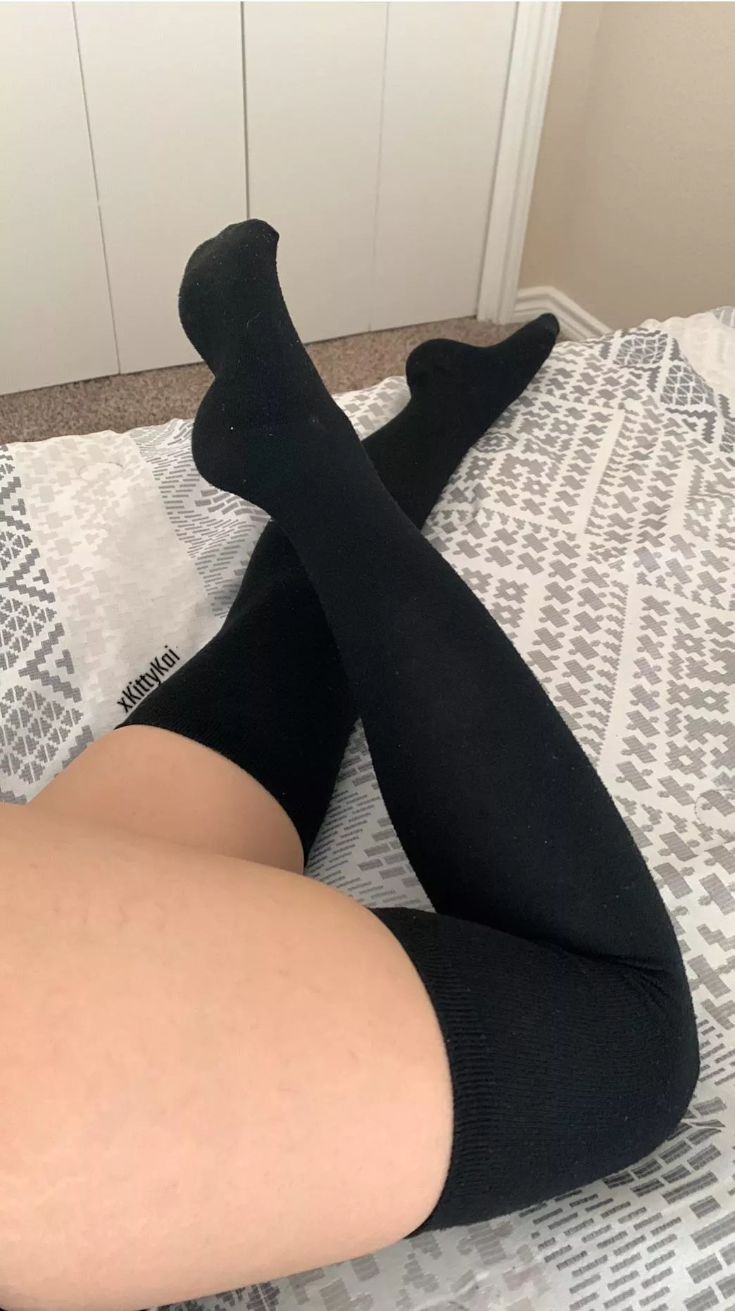Black knee socks will always be a classic 🥰🖤