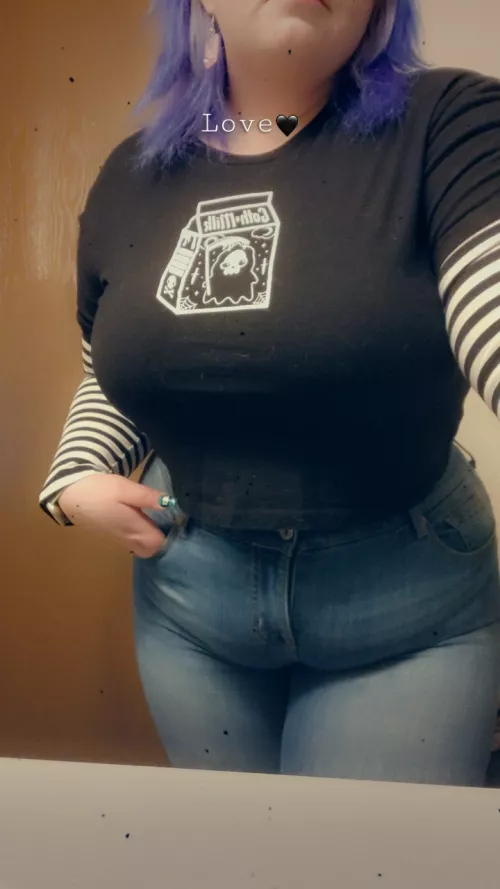 can I be your big titty goth gf? 🎃