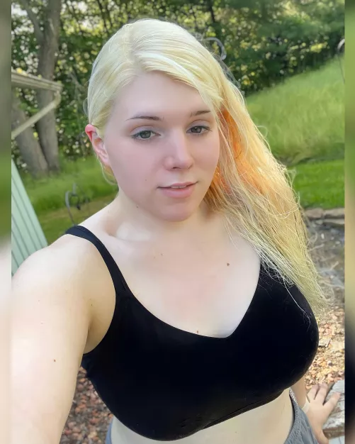 Do you like this femboy with no makeup? 🥰