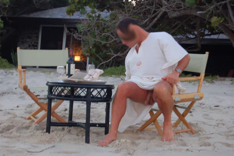 Drinks on the beachfront