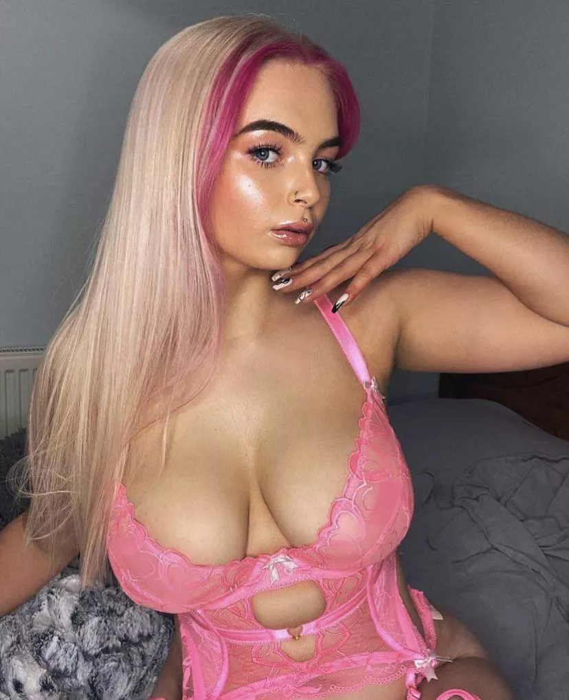 Elise’s rack is out of this world.