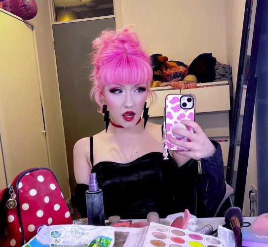 Excuse my messy room, just thought my hookup date makeup was hot 😆