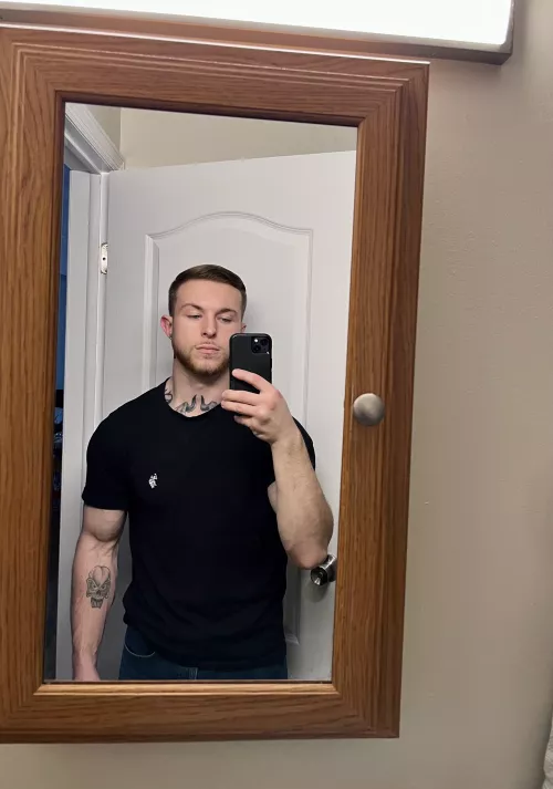 First selfie in the new crib 😏