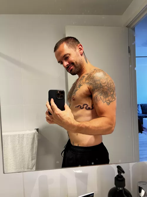 Fresh ink 🐍. Do I qualify for this group?