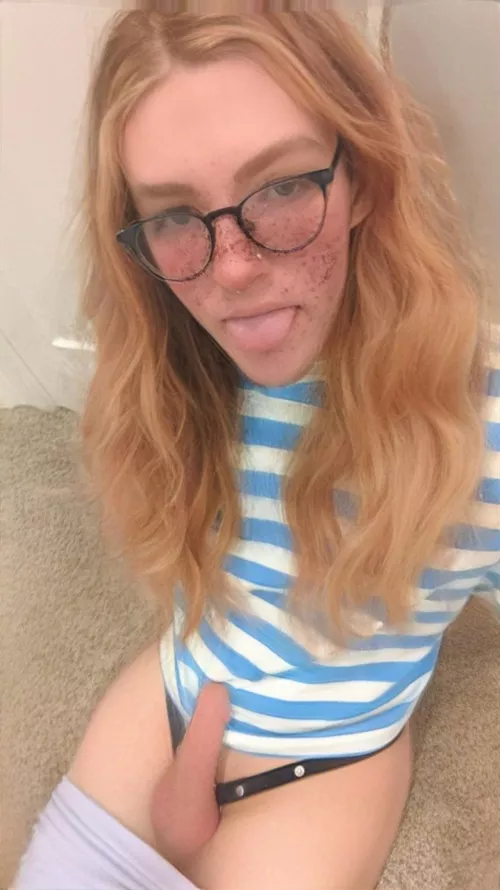 Girl dick anyone? 💕