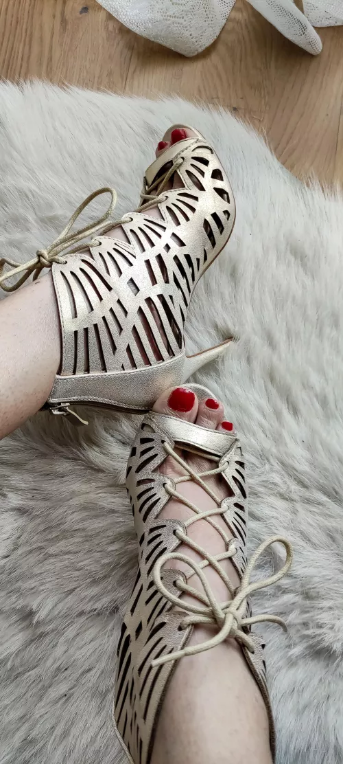 Gold or silver?! Not sure about color..