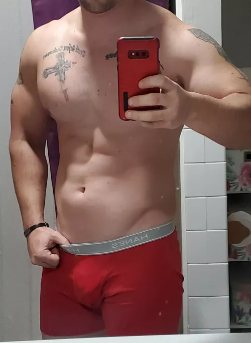 Have been hitting abs hard the last week can really see the difference in the v cut. Going to keep cutting tell I feel like I am ready for summer.